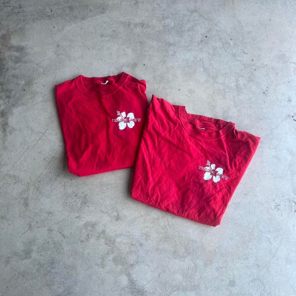 Trader Joes worker issued lot 2 shirts Mens size L